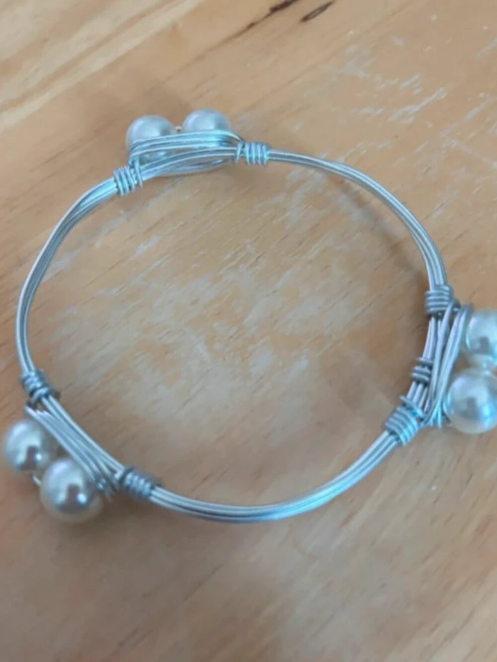 Woman’s vintage faux pearl and silver tone wire bracelet